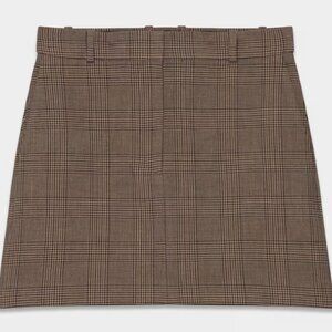 Aritzia Babaton Chisel Skirt // Mini skirt in brown plaid, perfect for work